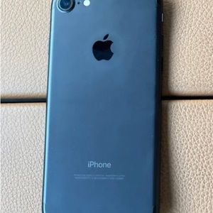 Black IPhone 7 (unlocked)